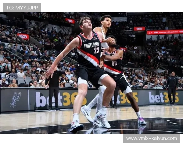 骑士开拓者内线对决，阿伦半场25分10篮板制霸